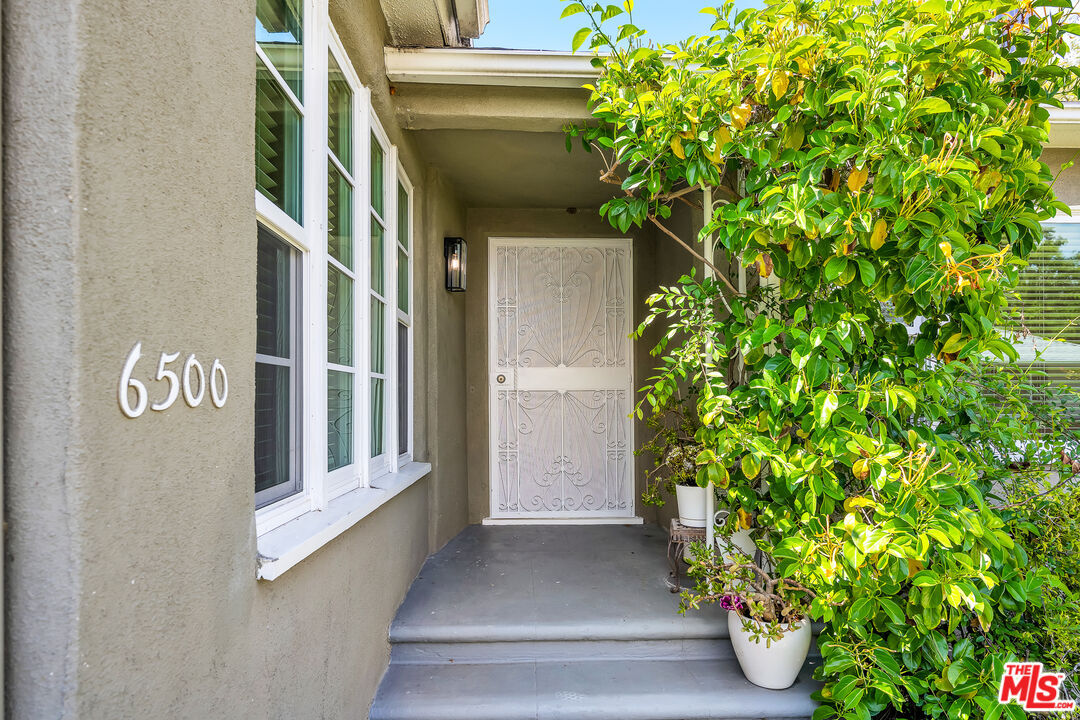 Primary Photo - 6500 San Vicente Blvd