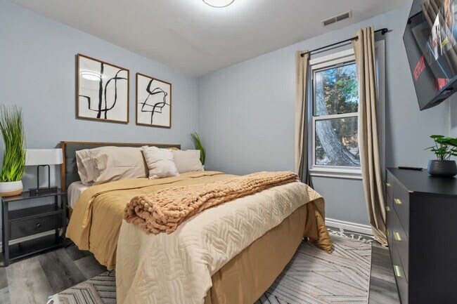 Foto del edificio - 1705 S Highland Ave