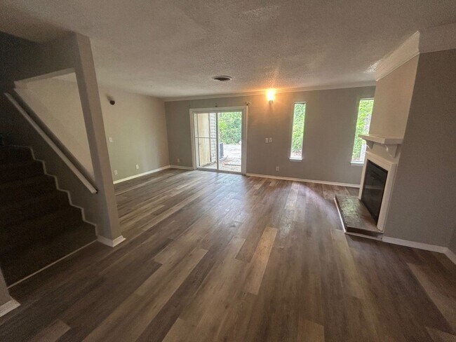 Foto del edificio - 240 Jamil Rd