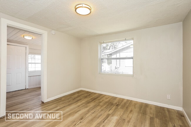 Foto del edificio - 1656 W 30th St