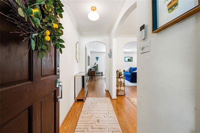 Foto del edificio - 5823 Duxbury St