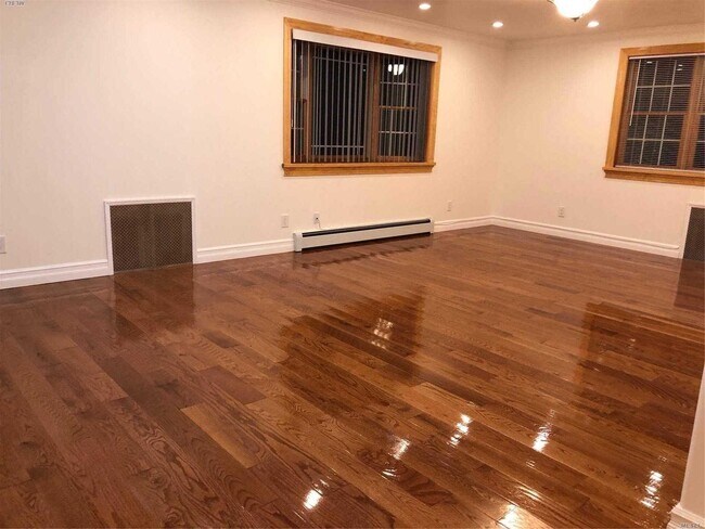 Foto del edificio - 212-18 43rd Ave