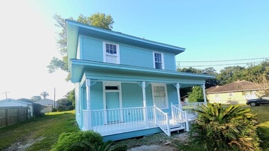 Building Photo - 2255 Laurel Ave