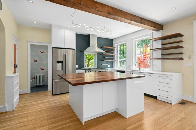 Building Photo - 1724 Taylor St NW
