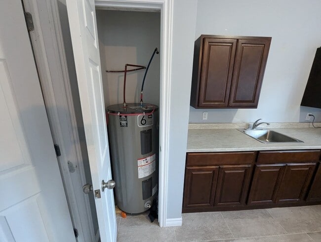 Building Photo - 461-461 Church St