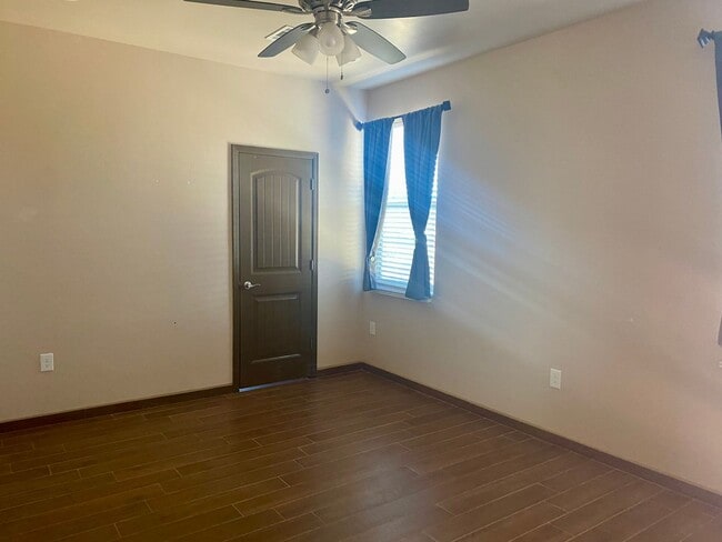 Building Photo - 5135 Kensington way- Spacious 3-Bedroom Ho...