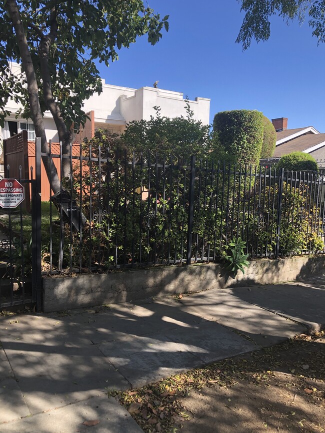 Building Photo - 2506 S Bronson Ave