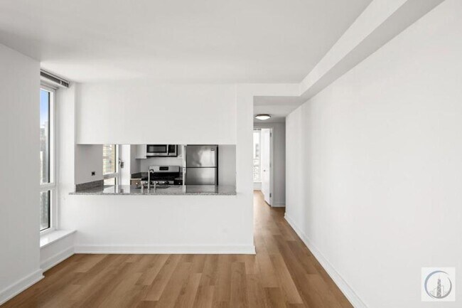 Building Photo - 2 bedroom in Long Island City NY 11101