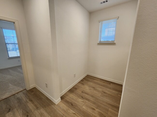 RINCÓN DE OFICINA - 634 Redwood Way