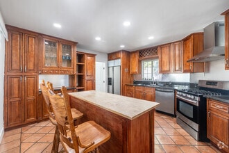 Interior Photo - 9501 Clybourn Ave