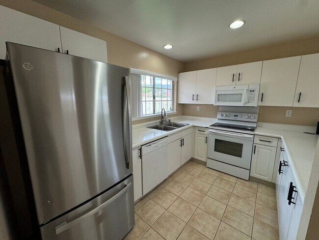 Building Photo - For Rent - [Aeloa] 91-1025 Hoomaliu St.