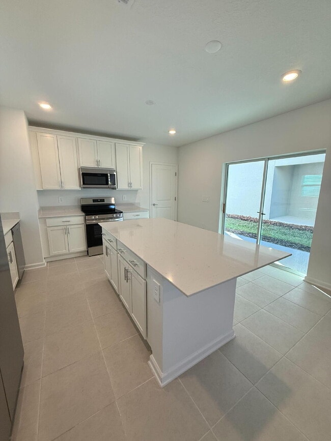 Foto del edificio - "Embrace Tranquil Living in this Spacious 3-Bedroom, 3-Bath Sanctuary on Zen Way!"