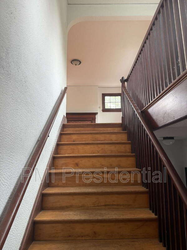 Building Photo - 1400 Bellevue Ave