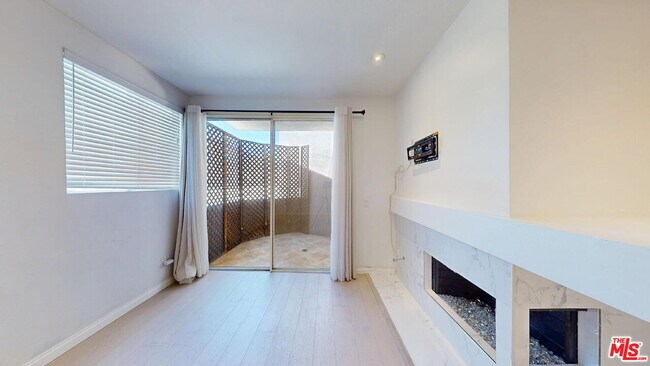 Foto del edificio - 4557 Haskell Ave