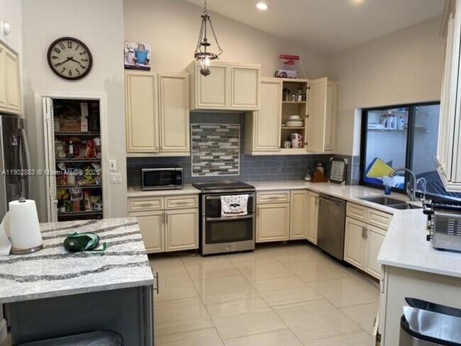 Foto del edificio - 13647 Barberry Dr