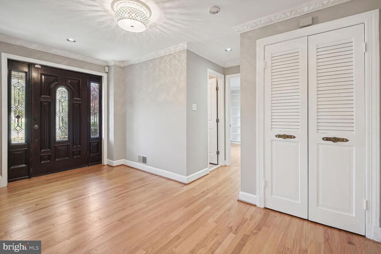 Foto principal - 9833 Kentsdale Dr