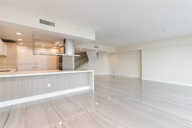Foto del edificio - 17111 Biscayne Blvd