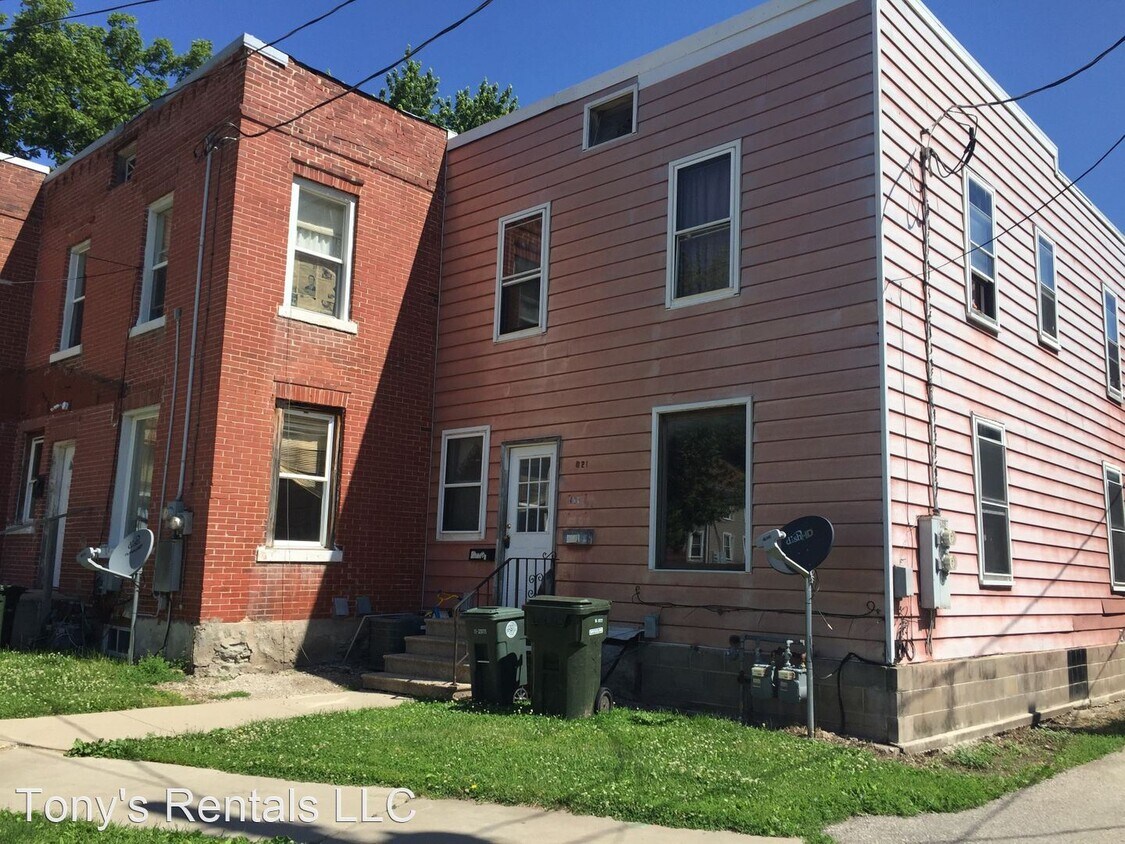 Primary Photo - 421 Wellington St
