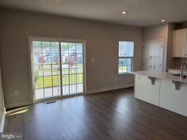 Building Photo - 927 Ericcson Ln