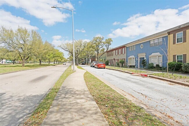 Foto del edificio - 11647 Chimney Rock Rd