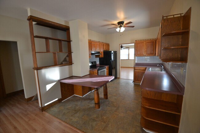 Foto del edificio - Remodeled 3-bedroom, open floor plan, Newe...