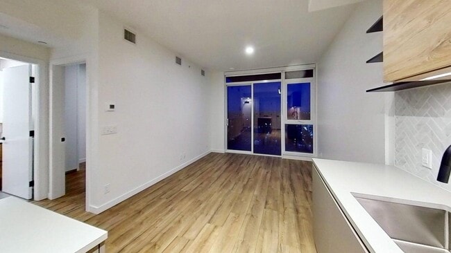 Building Photo - 10448 University Dr