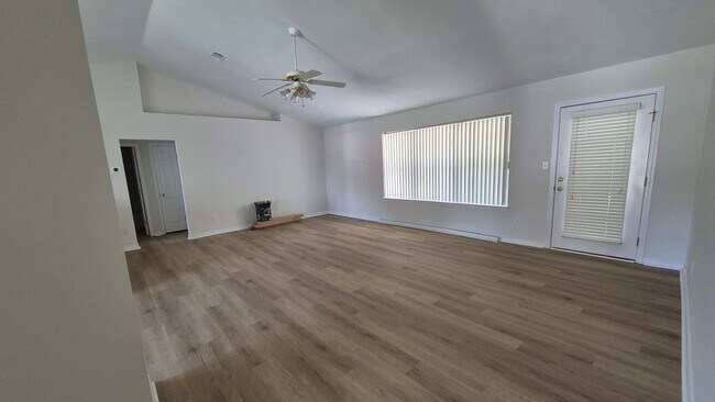 Foto del edificio - 7361 Chimney Pines Dr