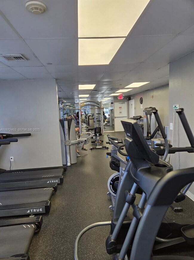 Foto del edificio - 19201 Collins Ave