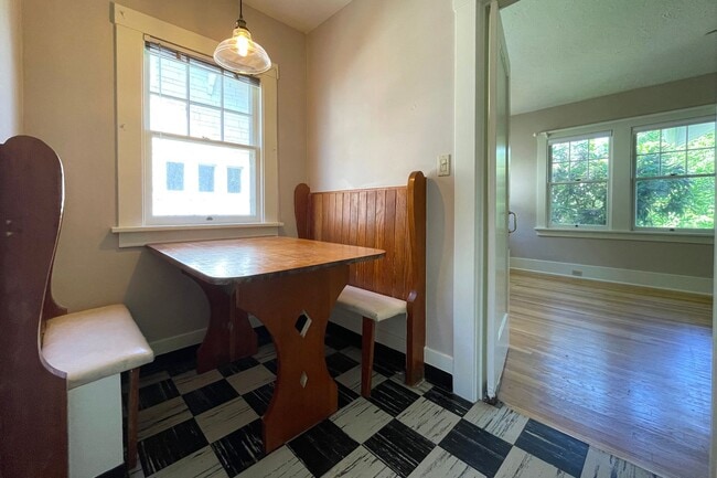 Building Photo - Charming Alameda Bungalow With Large Fence...