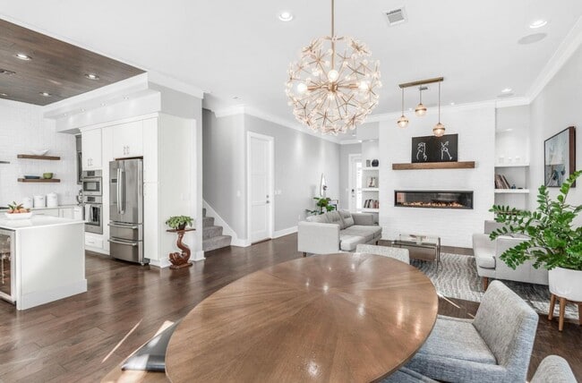 Building Photo - Stunning Smart Home in Gated Destin Commun...