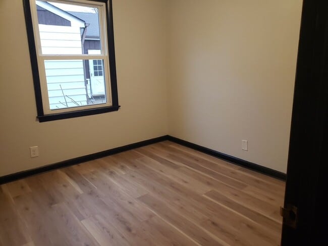 Building Photo - 2237 W Rohr Ave