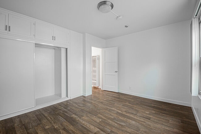 Foto del edificio - 5838.5 W 88th St