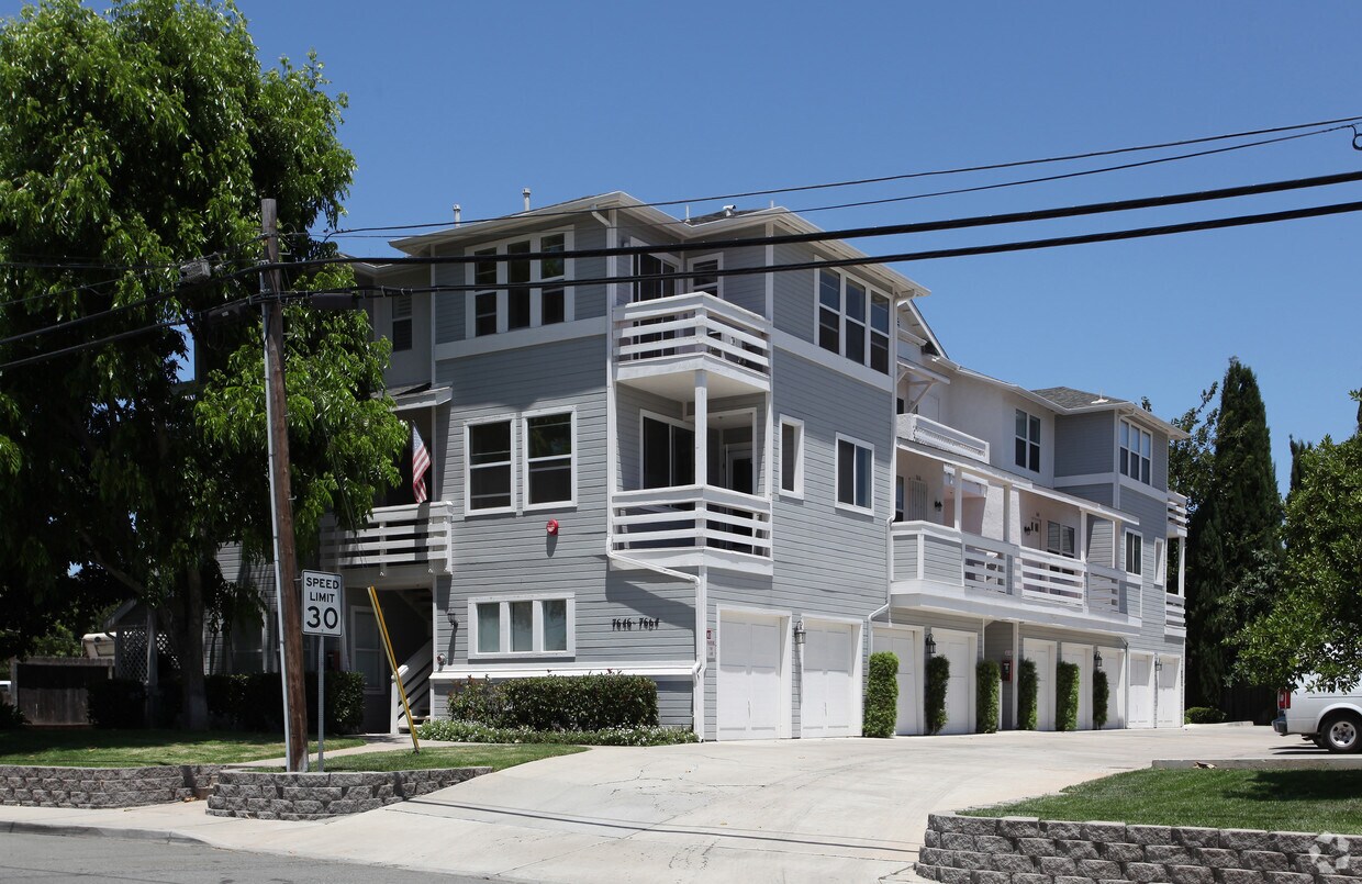 Primary Photo - 7646-7664 Central Ave