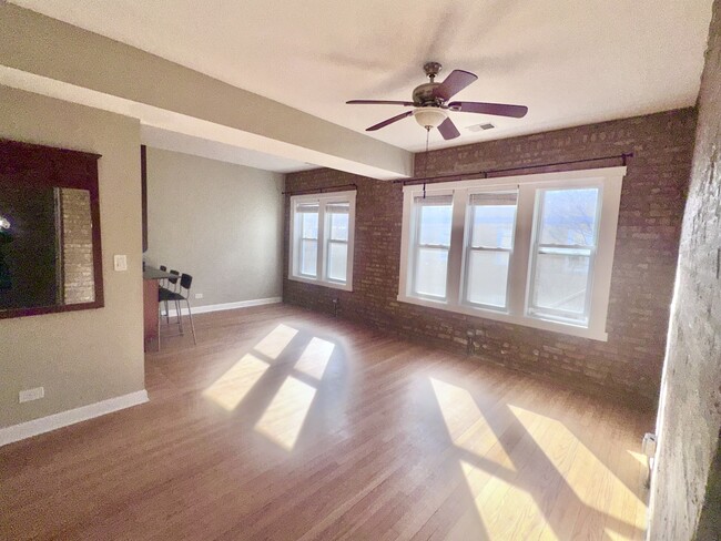 Foto del edificio - 1334 W Estes Ave