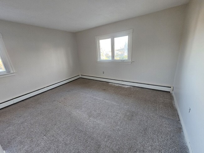 Building Photo - 47 Forest St