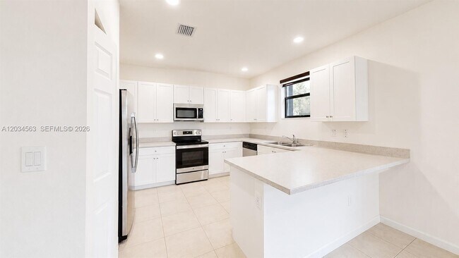 Foto del edificio - 2434 NE 1st St