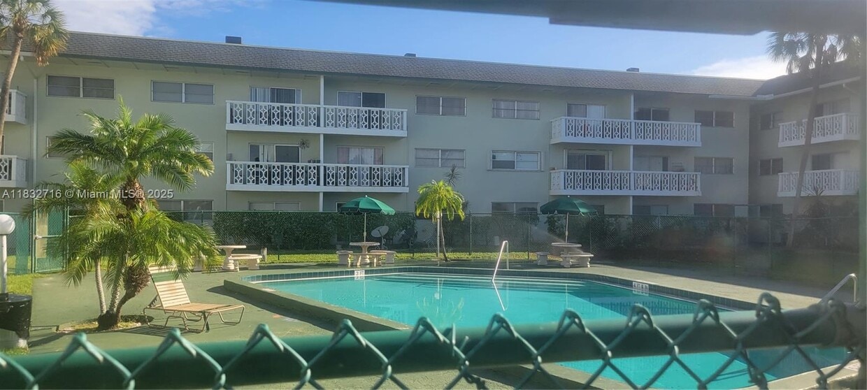 Primary Photo - 4200 NW 3rd Ct