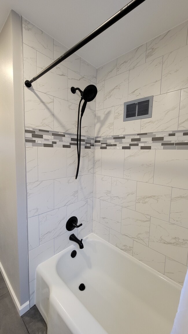 Foto del edificio - 3643 E Van Norman Ave