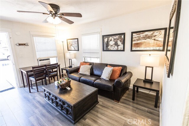 Foto del edificio - 1825 W Balboa Blvd