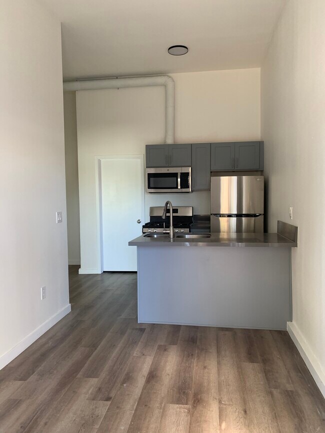 Building Photo - 3755 Locke Ave