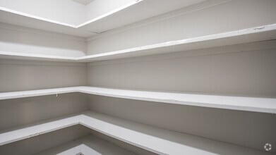 2BR,1BA,- 925SF - Lake Village