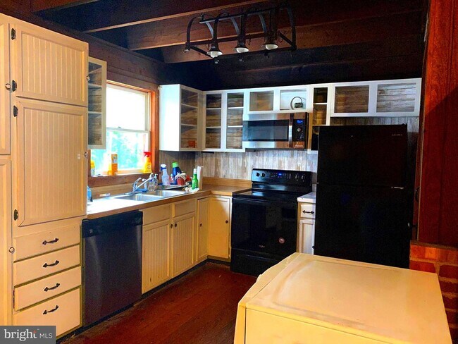 Foto del edificio - 360 Wood Landing Rd