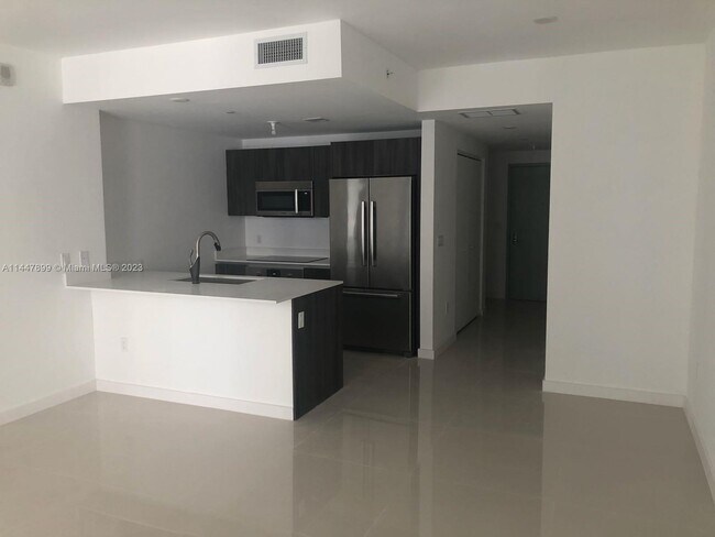 Foto del edificio - 488 NE 18th St