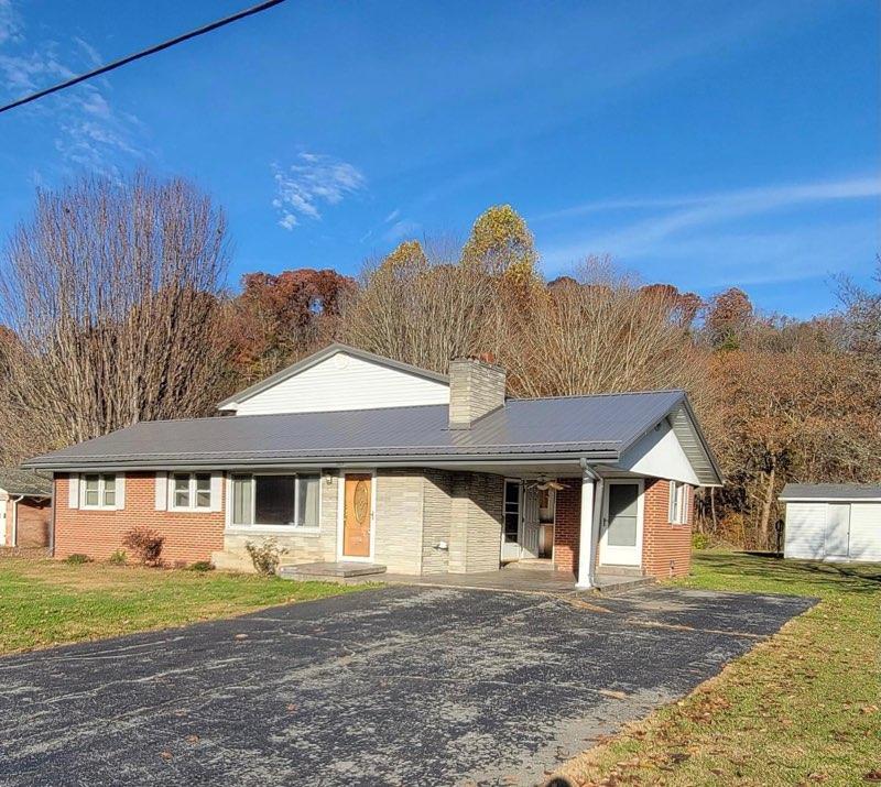523 Crowe Bottom Cir, Elizabethton, TN 37643 House for Rent in