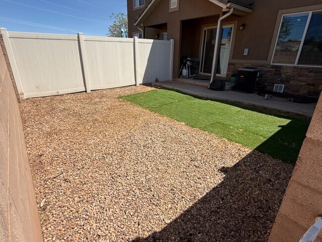 Foto del edificio - 3 level Townhome With a Large basement!