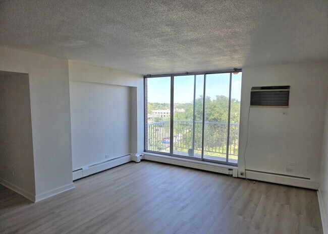 Foto del edificio - 2201 S Stewart Ave