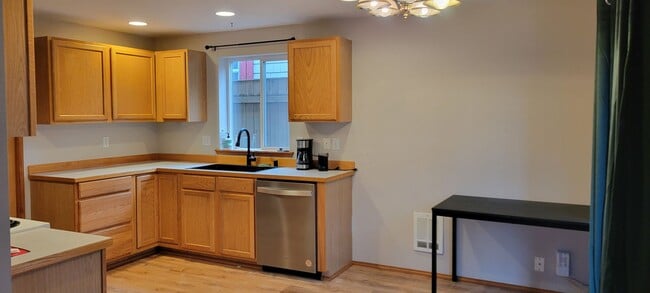 Building Photo - RARE townhouse in Snohomish~ Available Nov...