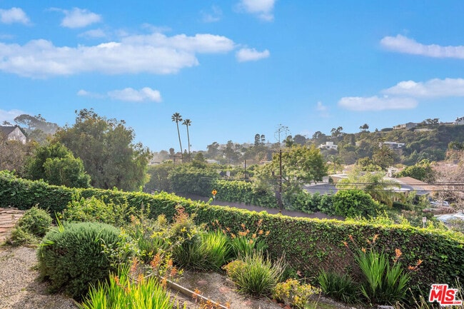 Foto del edificio - 547 Stassi Ln