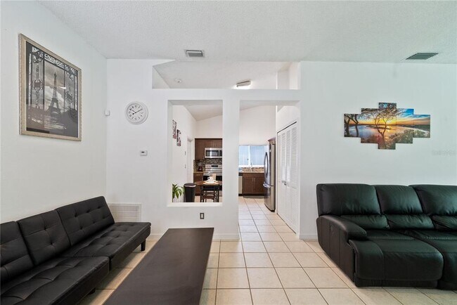 Building Photo - 3016 Bloomsbury Dr