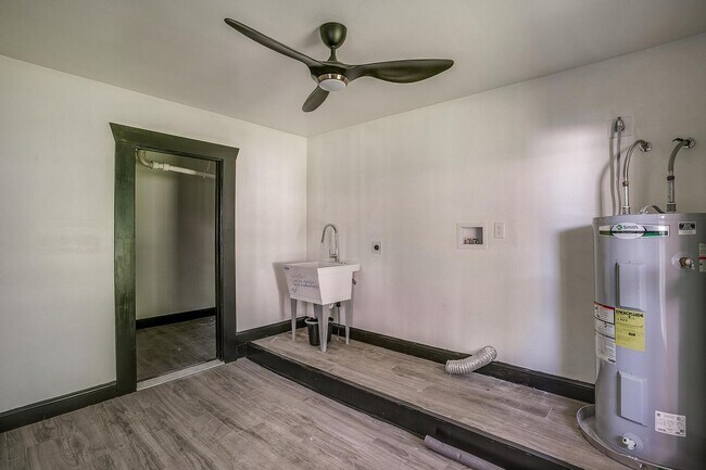 Foto del edificio - Efficiency Garage Apartment in the Histori...